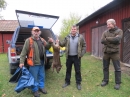 Stolta jägare med första vildsvinet Stolta jägare med första vildsvinet