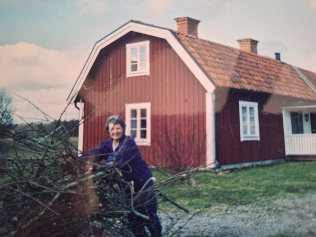 Inga-Britt vid Nergården